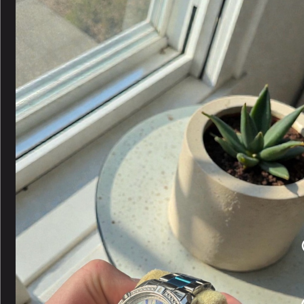 Angel Oyster Dial Ladies Watch - Picture 9 of 11